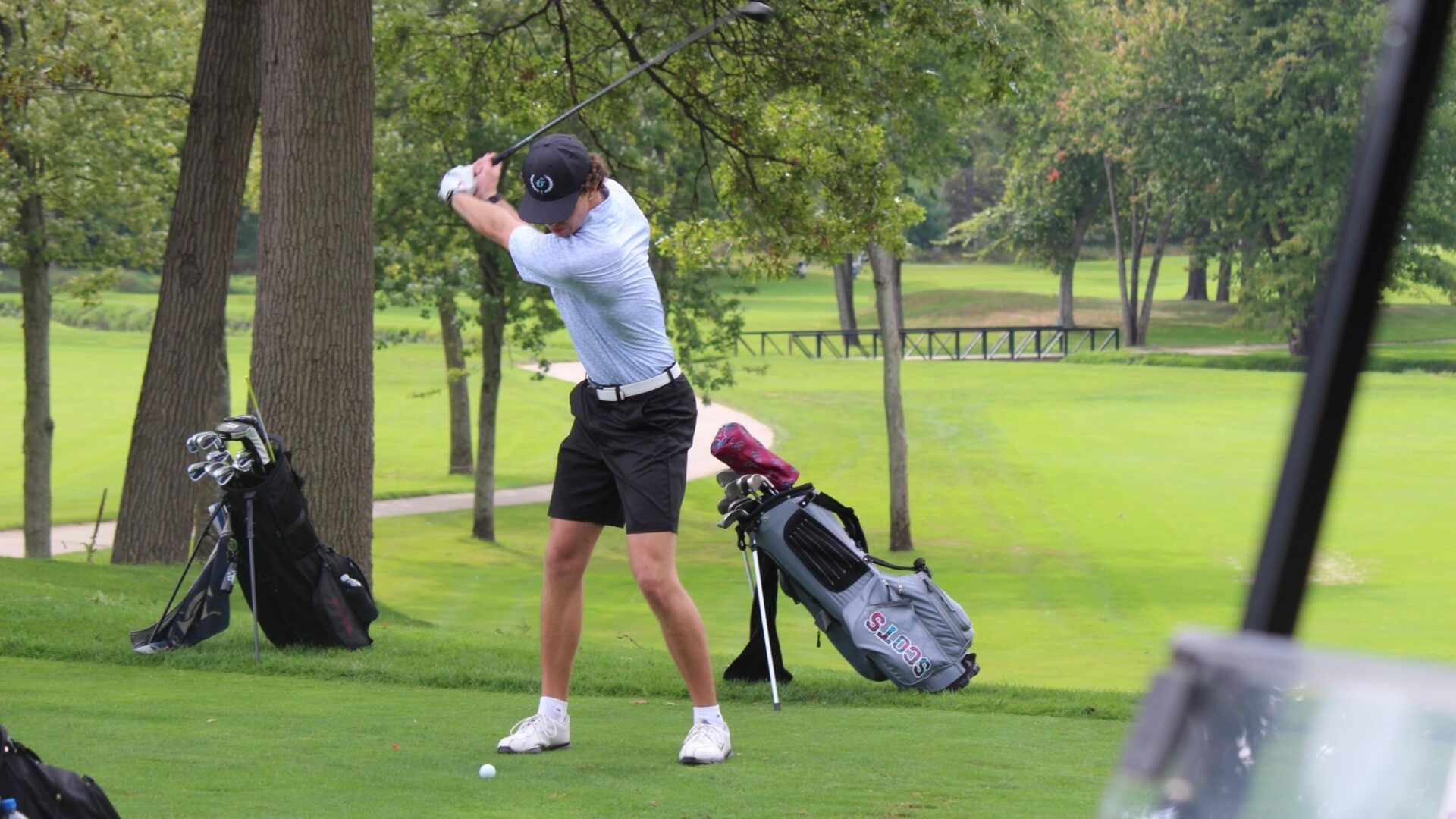 Golf team competes at local invite at LE Kaufman