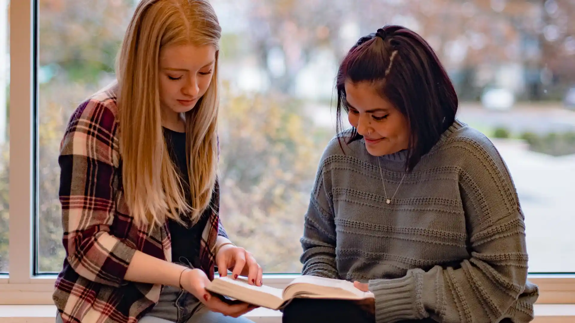 students reading Bible