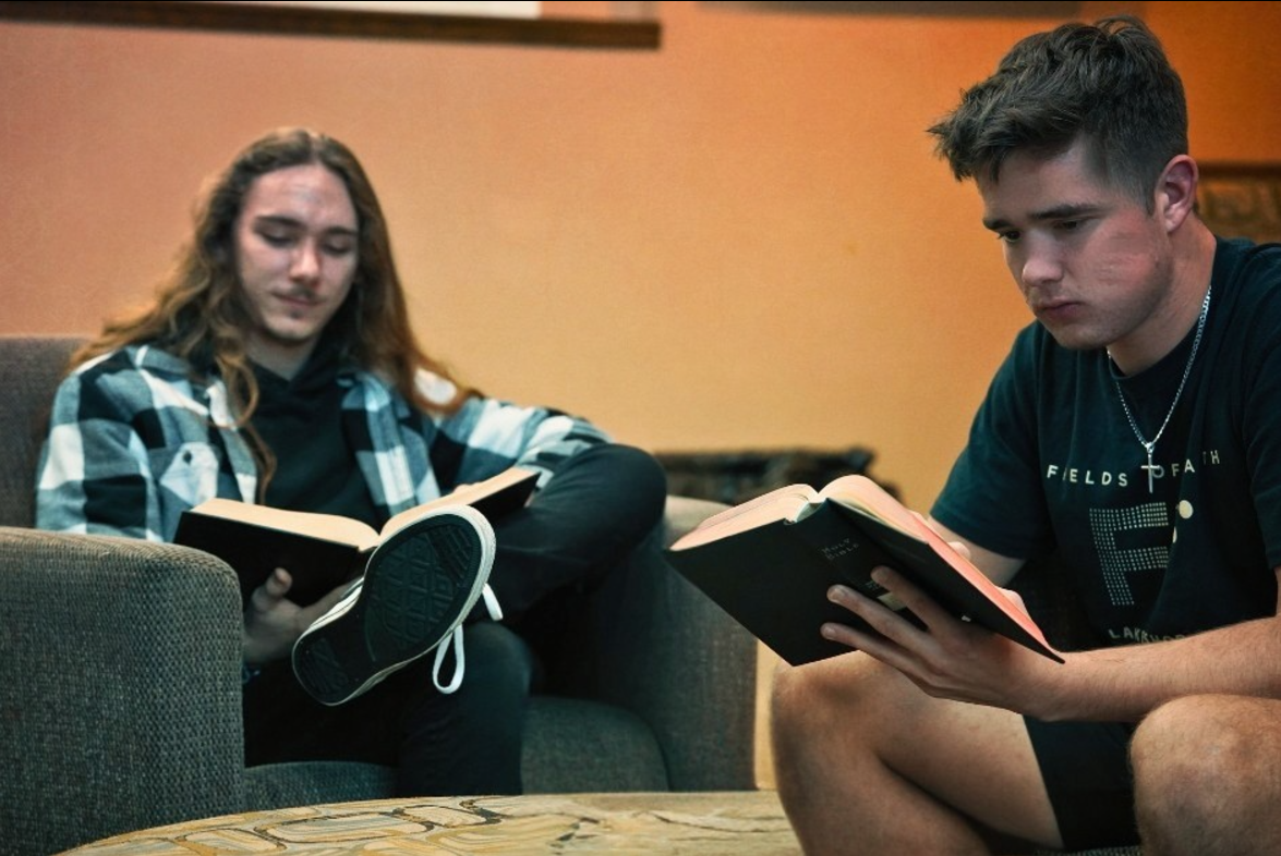 Student-bible-study-photo 