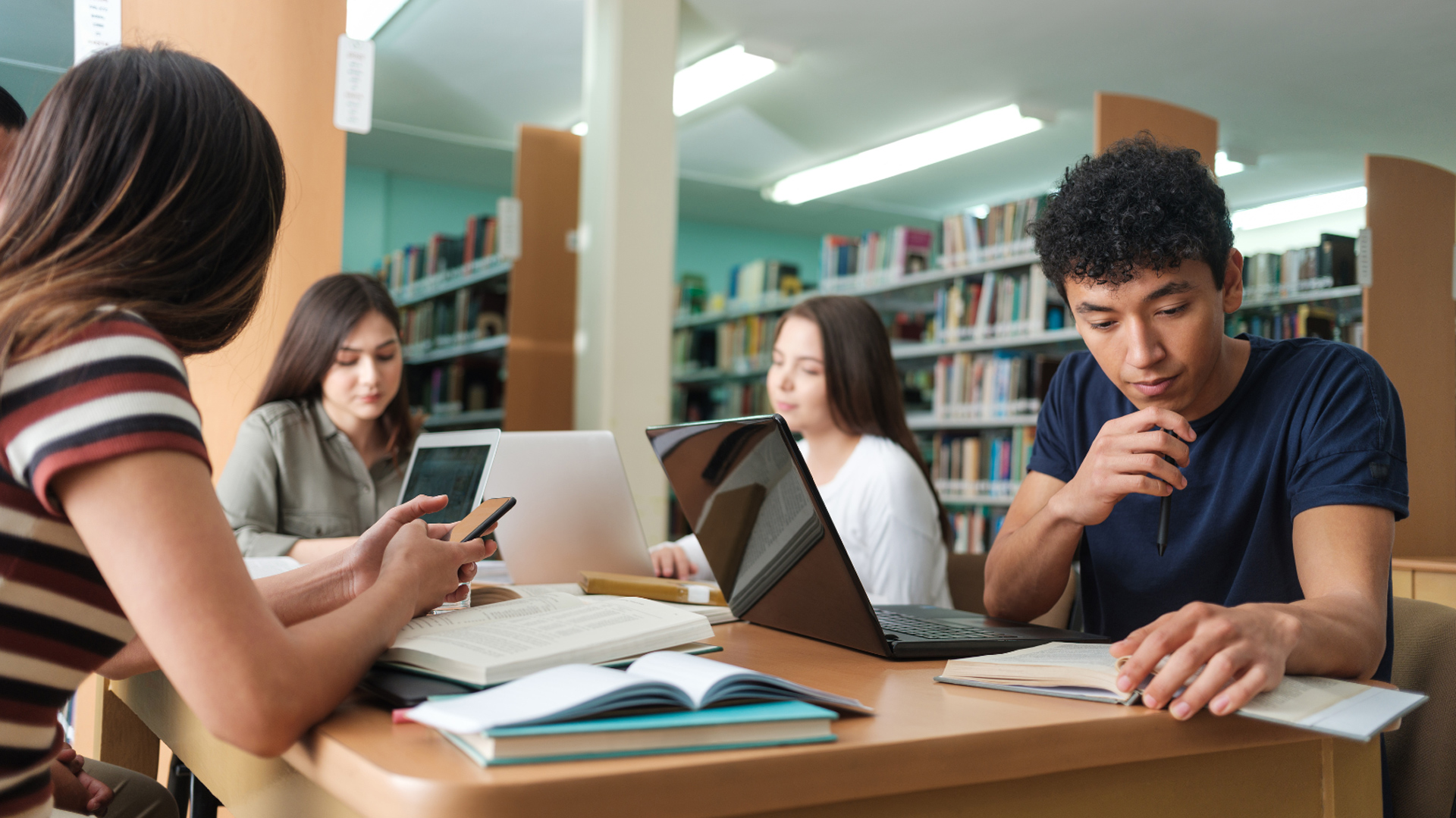 Group-of-students-studying