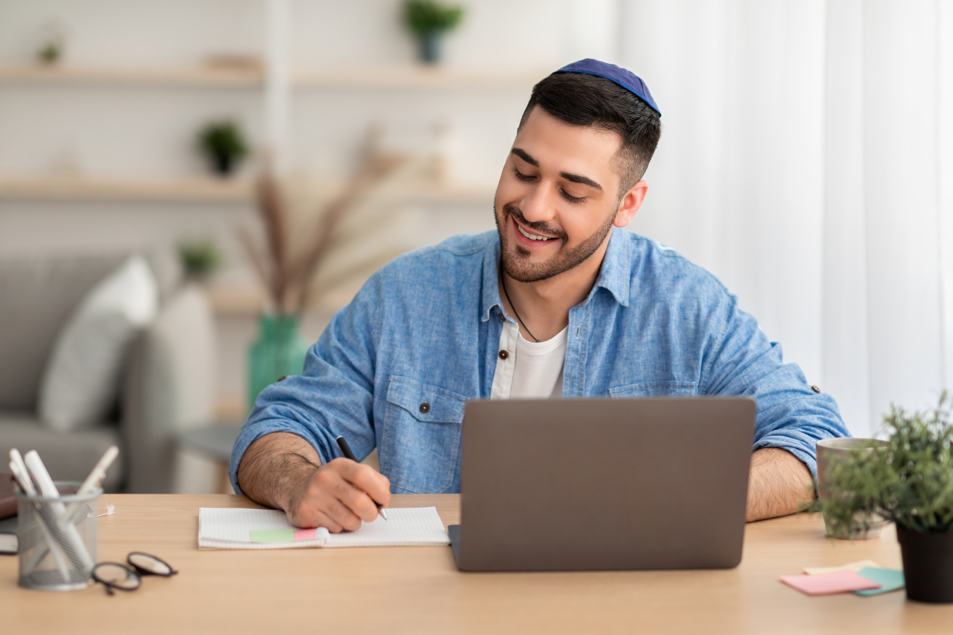 man-studying-online