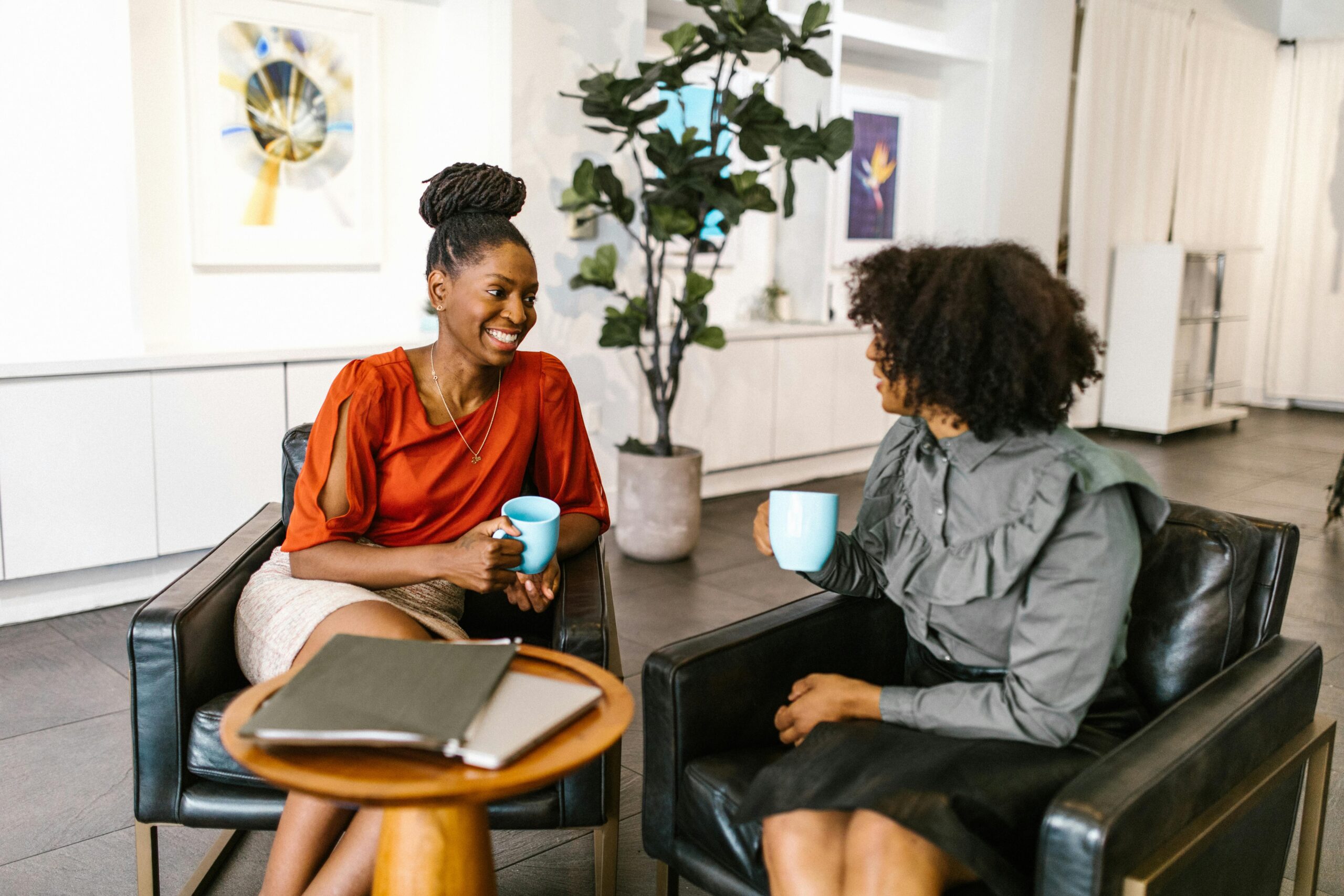 Students-Having-Coffee-Networking