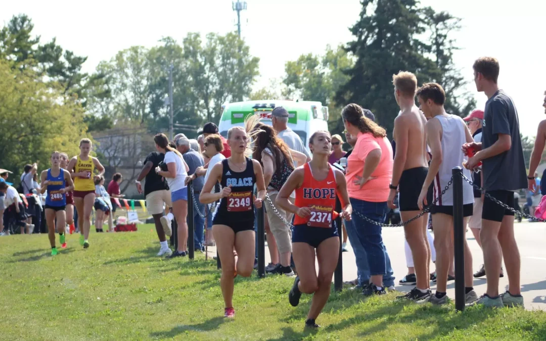 Women's Team Qualifies for Nationals in Opening Meet